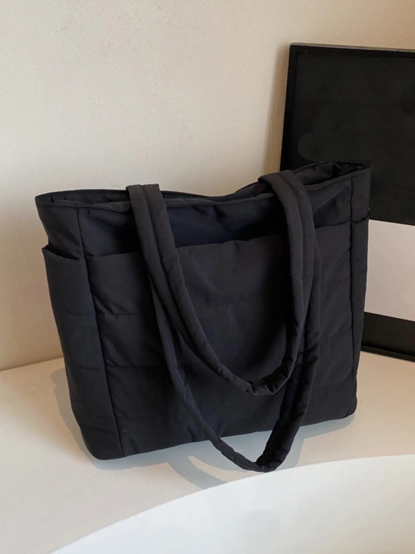 Fluffy texture one-shoulder tote bag, lightweight practical shoulder bag, minimalist multi-layer pocket design, quilted puffer bag, Casual commuter bag, Daily commuting bags, suitable for students, office workers - Color: Black, Size: M